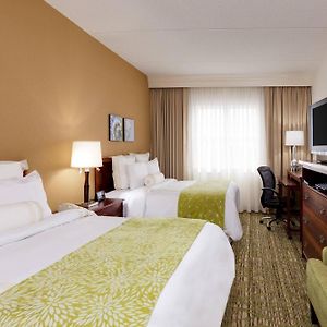 Queen Room Mobility or hearing accessible